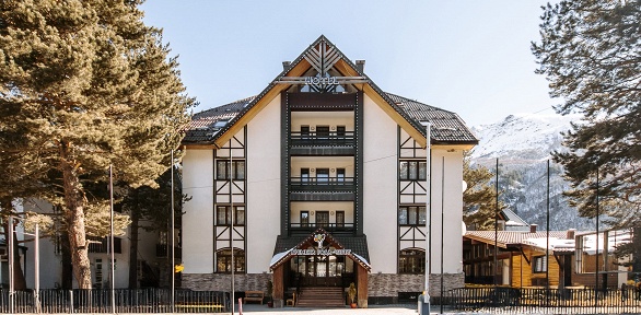 Проживание в Приэльбрусье с питанием или без в отеле «Времена года Чегет»