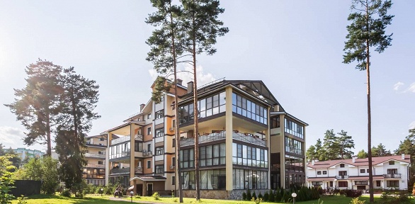 Проживание в комплексе отдыха «Яхонтовый лес»