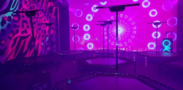 Занятия джампингом, стретчингом или хатха-йогой в студии «Прыгалки»