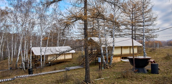Отдых в рекреационном комплексе в глэмпинге «Наедине» на озере Банное