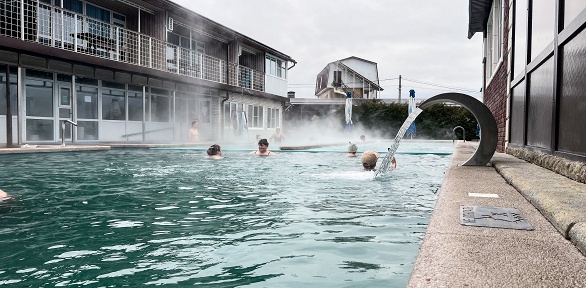 Отдых с завтраком в термальном источнике «Золотая рыбка»