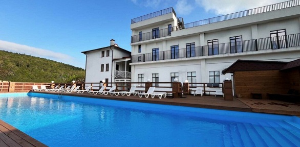 Отдых в Абрау-Дюрсо с посещением подогреваемого бассейна в отеле «Августин»