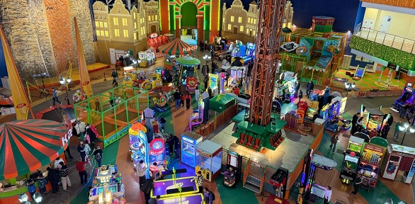 До 5 часов игры на аппаратах и аттракционах в парке Play Day