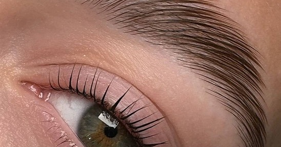 Наращивание, ламинирование ресниц, архитектура бровей в студии AlloBeauty