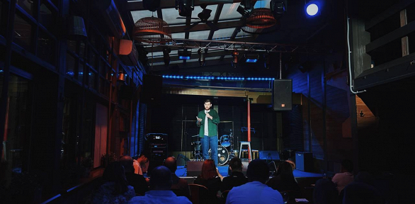 <b>Скидка до 40%.</b> Билет на стендап-концерт «Open Mic: опытные комики» от Voice StandUp со скидкой 40%