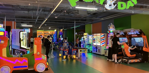 До 5 часов игры на аппаратах и аттракционах в парке развлечений Play Day