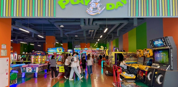 До 5 часов игры на аппаратах и аттракционах в ТРЦ Avenue Sever в Play Day