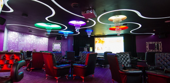 Караоке-вечеринка в караоке-холле Ray в развлекательном центре Oz One