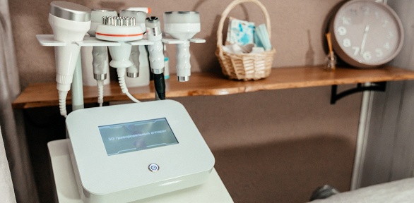 Сеансы биофотона, кавитации, вибромассажа в салоне «Хистори Спа»