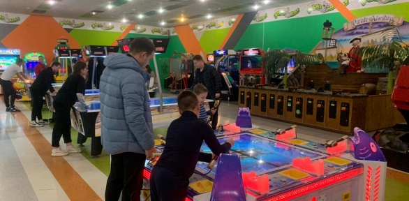 Игра на аппаратах, посещение батута в РК Play Day