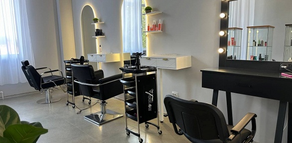 Стрижка, окрашивание, уход для волос в студии красоты «Эстетика»